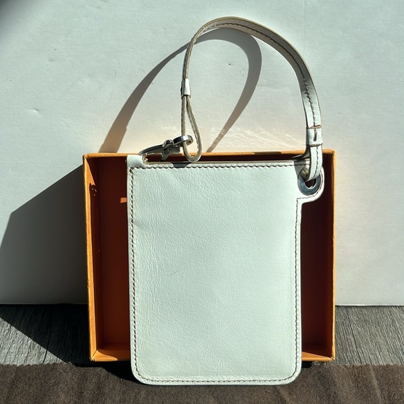 Auth. Tod’s White Leather Phone/Cards Case - Picture 2 of 16